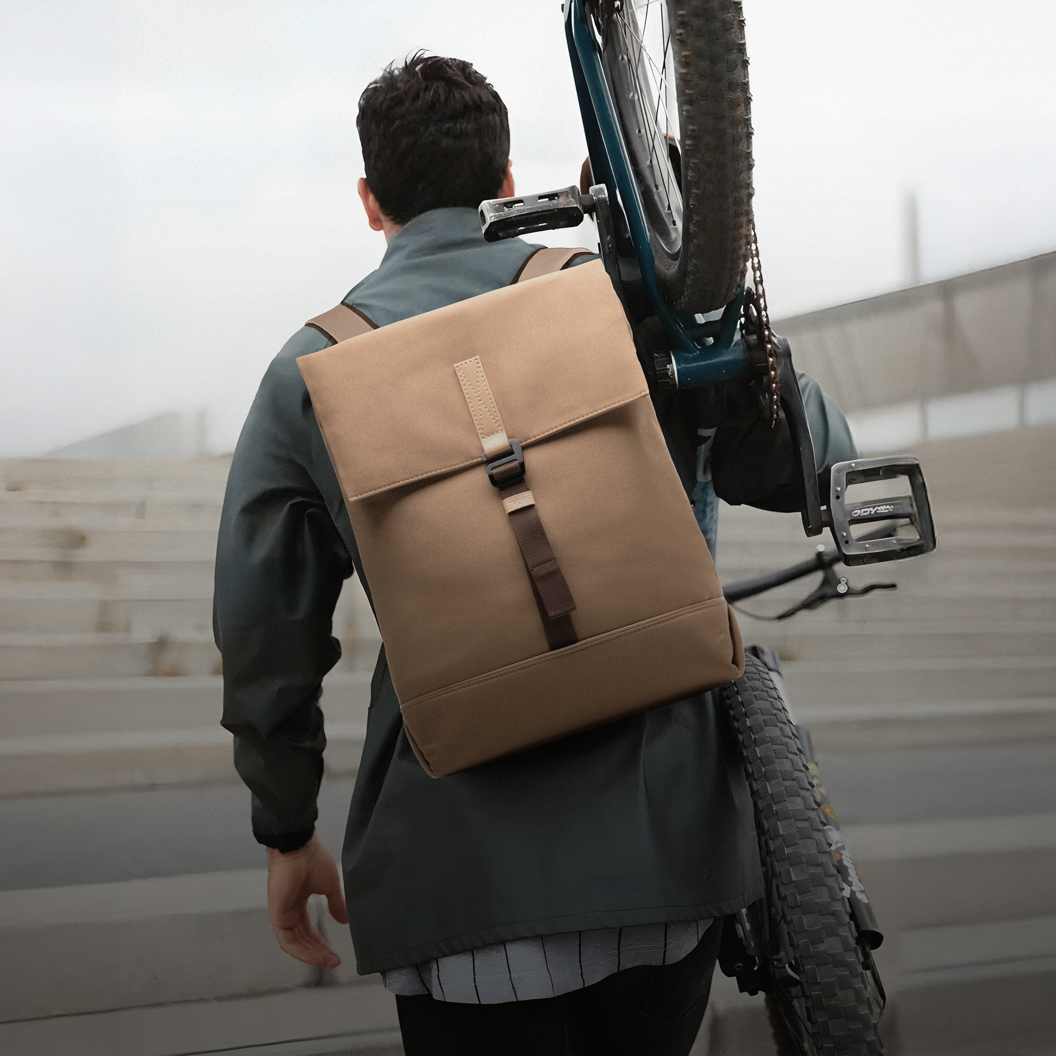 Willow Flap Backpack (Beige)